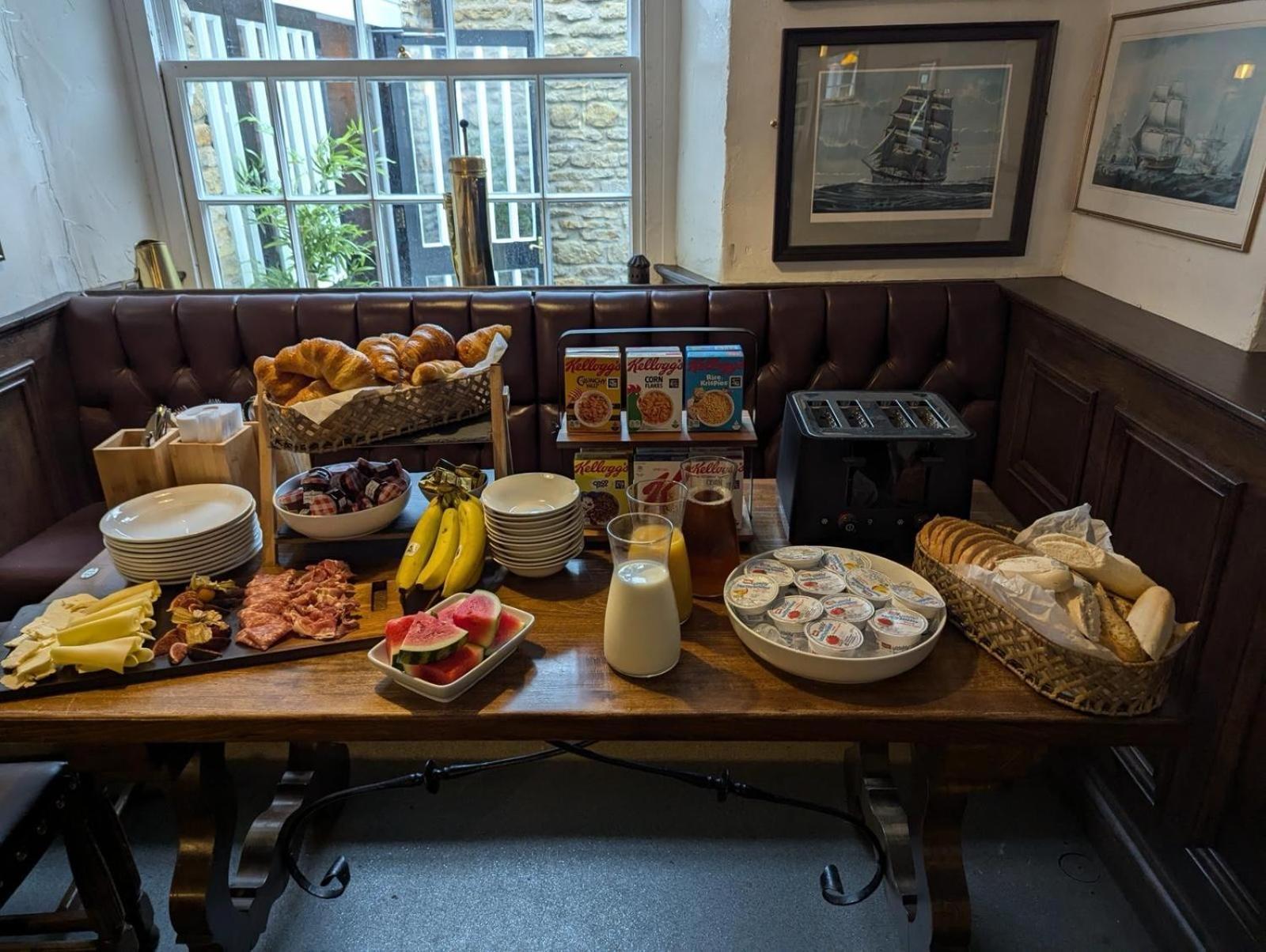 The Ship Inn Oundle Ngoại thất bức ảnh