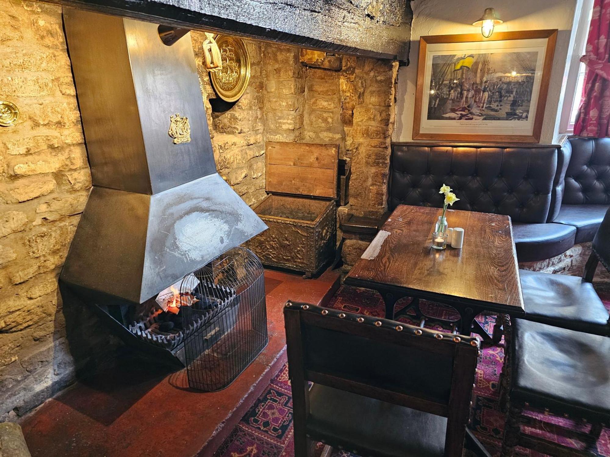 The Ship Inn Oundle Ngoại thất bức ảnh